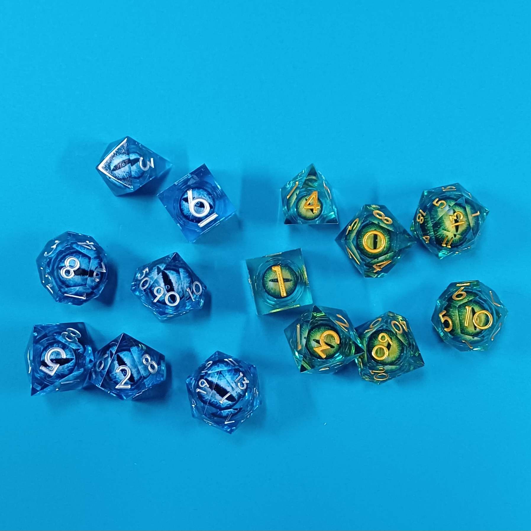 Smaugys Drachenaugenwürfel – transparentes 7er Würfelset mit beweglichem Drachenauge