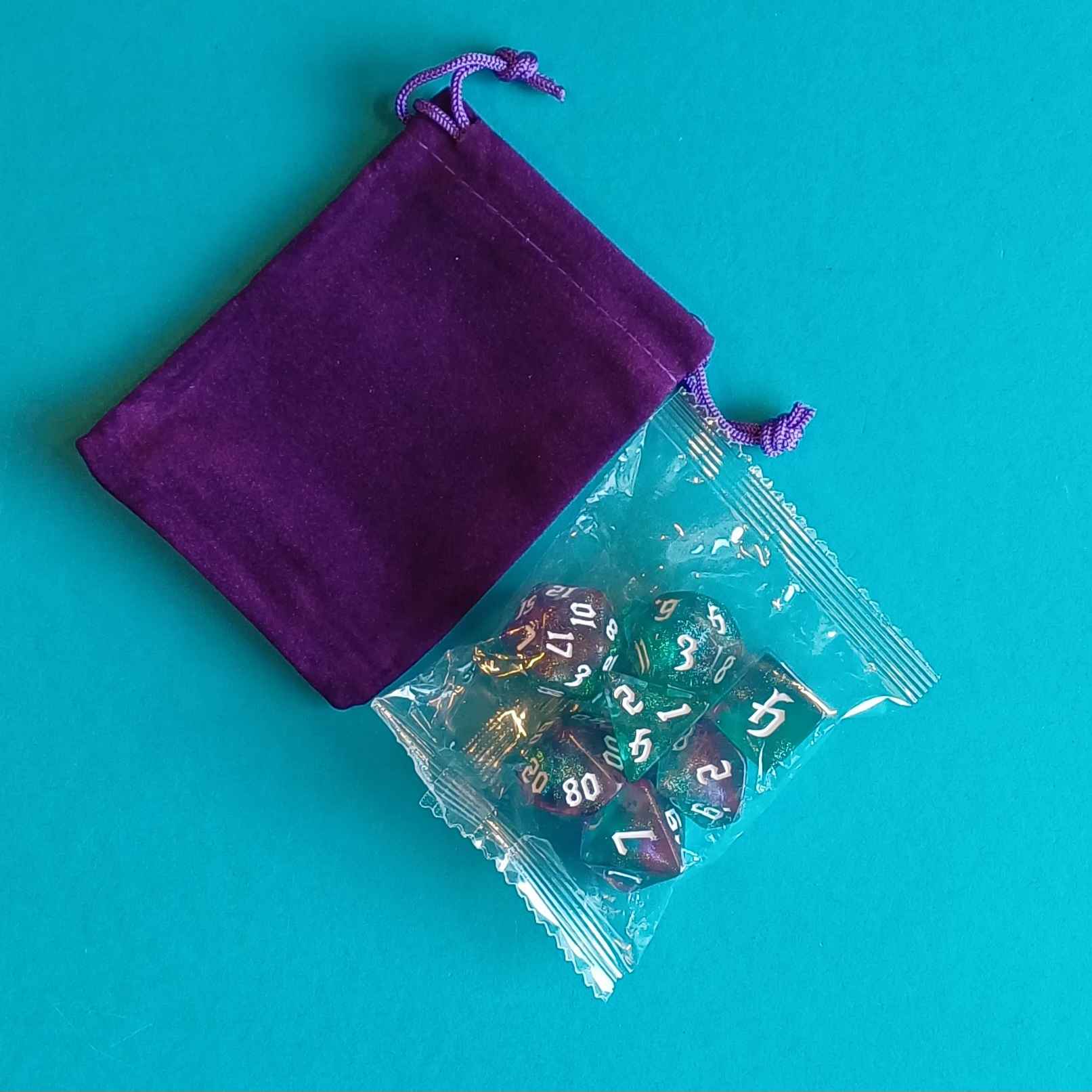 Polyhedral Dice Set – Galaxy-Würfelset (7-teilig, inkl. Samtbeutel) – Sternennebel – Bild 2