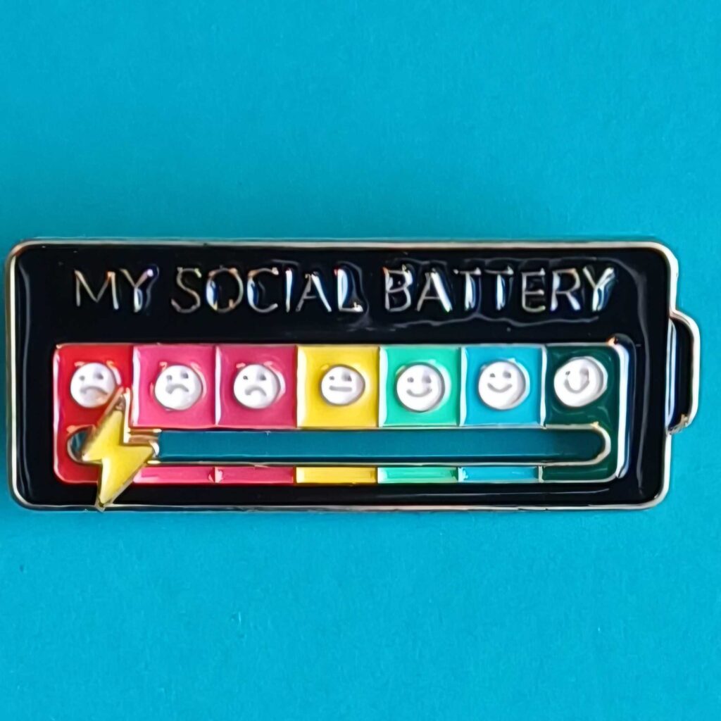 My Social Battery – Ansteck-Pin mit beweglichem Ladestand