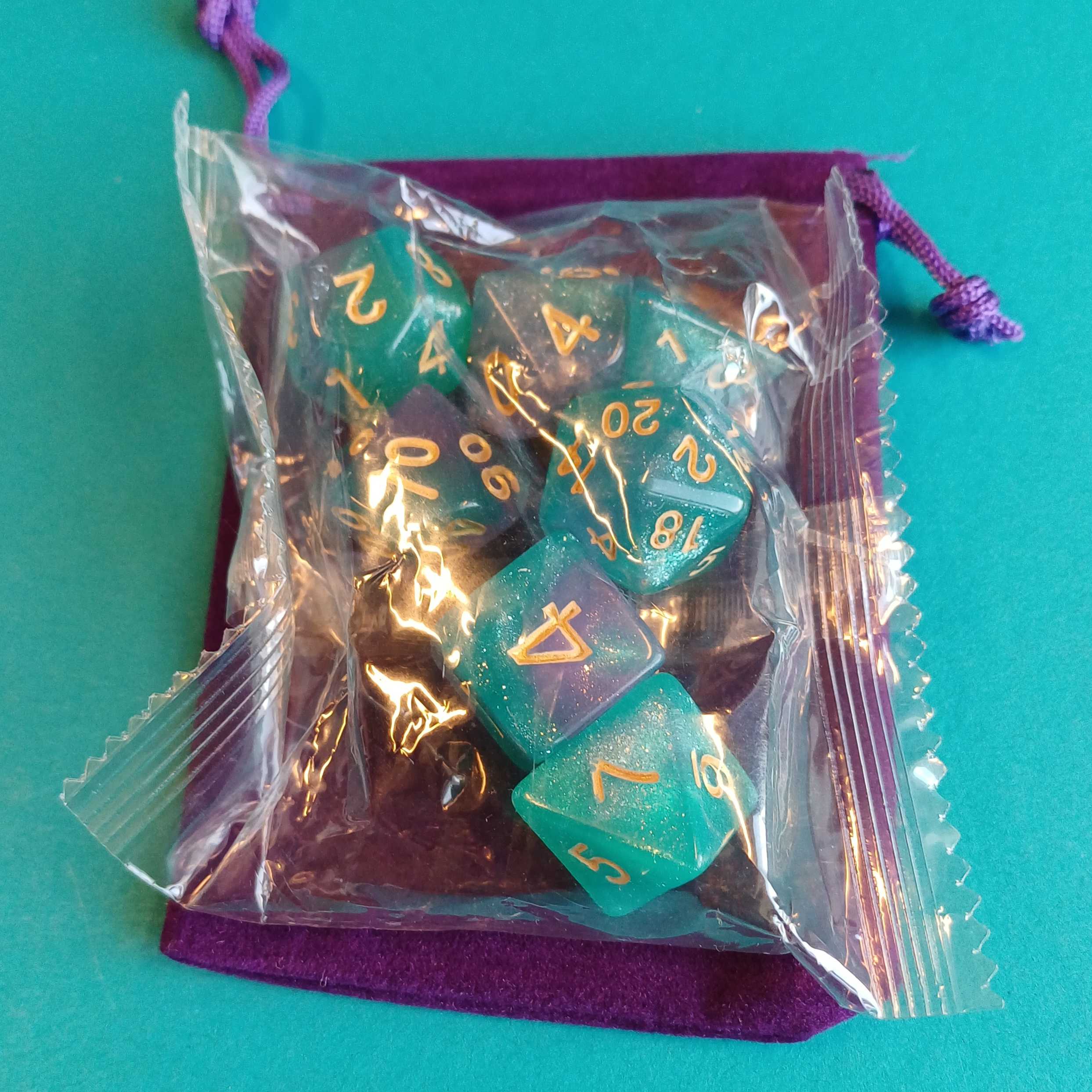 Polyhedral Dice Set – Aurora (7-teilig, goldene Zahlen, inkl. Samtbeutel) – Bild 3