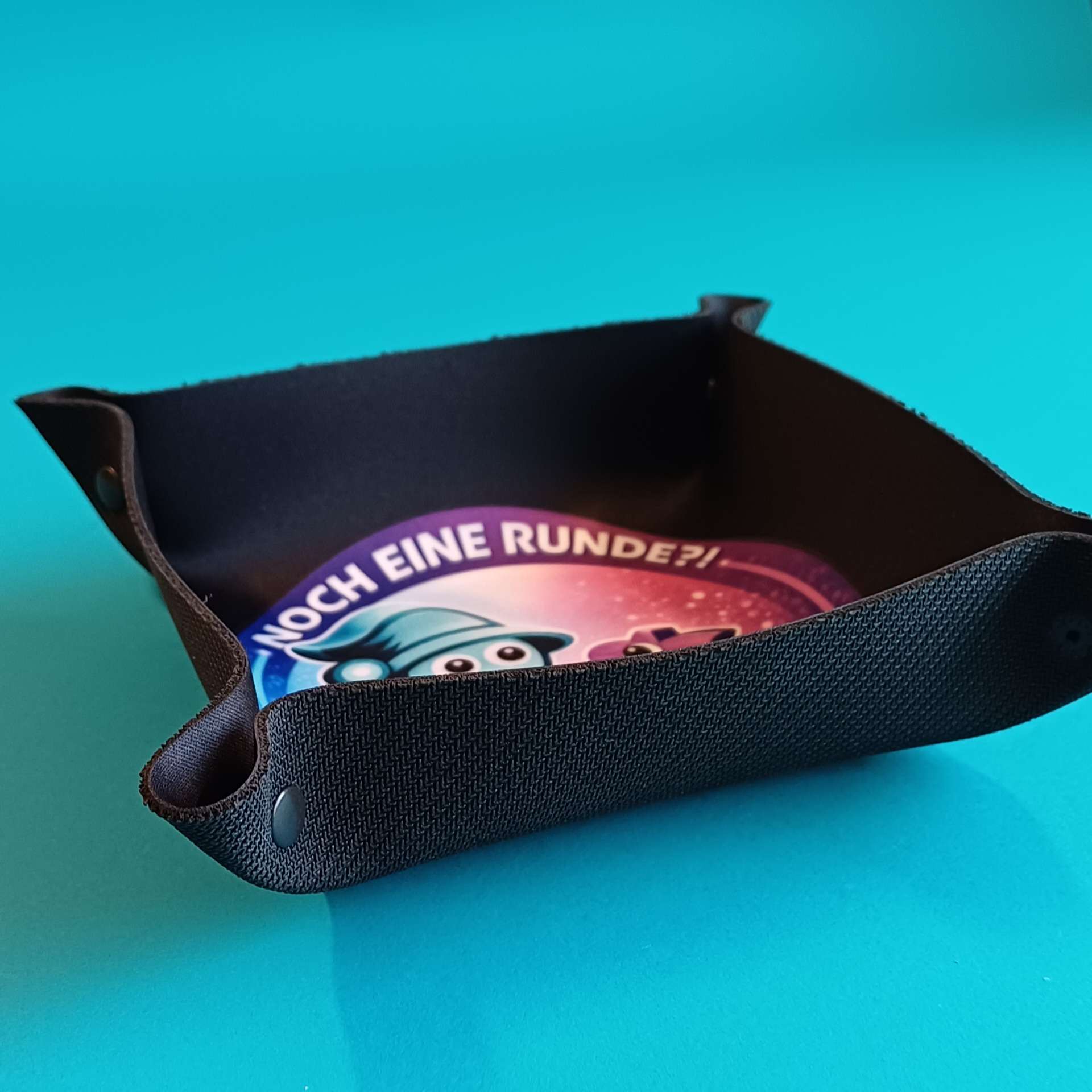 Premium-Würfelnest (Dice Tray) – Roter Drache – nachleuchtend – 22 × 22 cm – Bild 5
